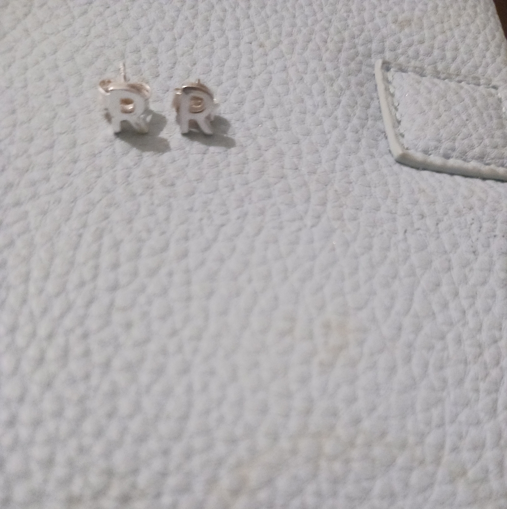 Kendra scott letter R earrings